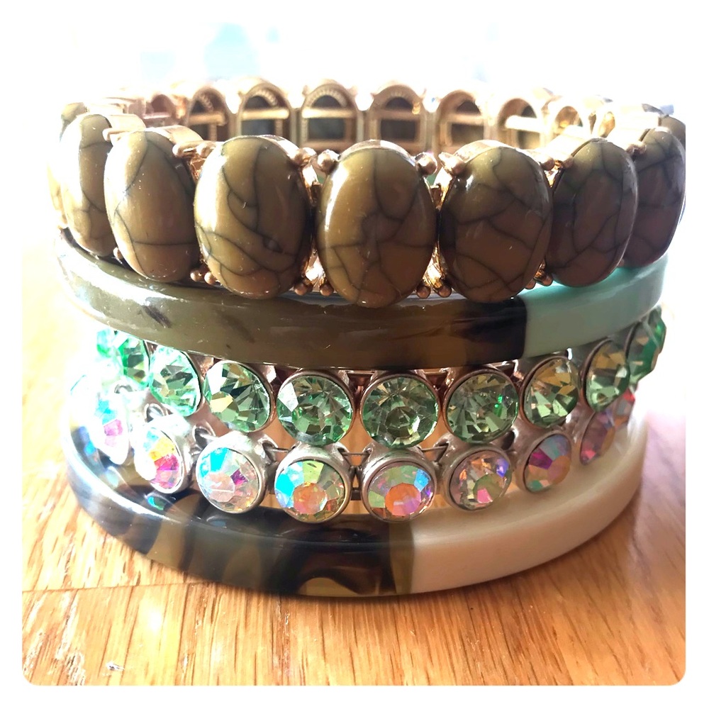 A lot of 5 new Plunder Bracelets—-with boxes